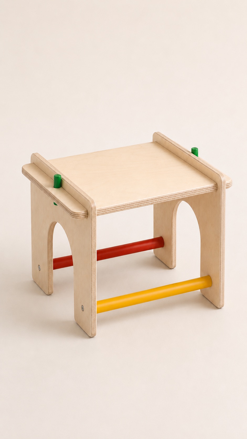 The Arch Stool, vue d'ensemble sur fond clair
